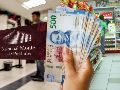 Quienes prefieran realizar sus abonos de manera presencial, pueden acudir a las Tiendas Oxxo distribuidas en todo el territorio nacional. EL INFORMADOR / ARCHIVO