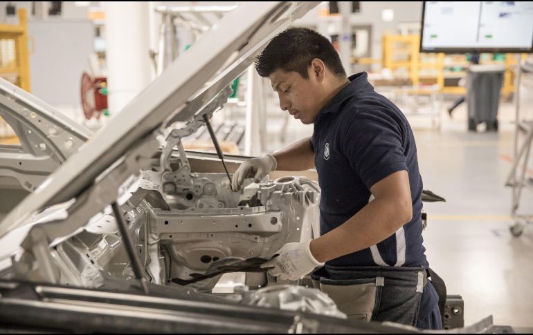 Las vacantes disponibles en la industria automotriz son para todo tipo de actividades, pero destacan operarios de producción y ensamble. EFE / ARCHIVO