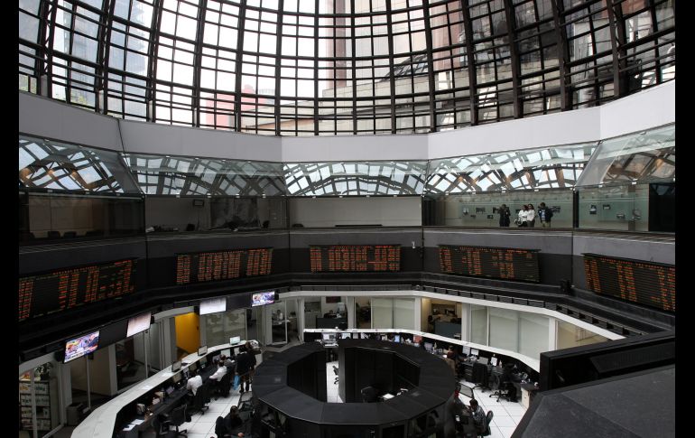 Al interior del mercado mexicano, destacaron las pérdidas semanales de las emisoras Grupo Carso, América Móvil, Arca Continental, Volaris y Walmex. AFP/ARCHIVO