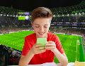 Durante el Mundial que actualmente se desarrolla, la gran cantidad de partidos, sumada al seguimiento constante de resultados y contenido deportivo a través de teléfonos inteligentes y redes sociales, incrementa las distracciones y dificulta la concentración. ESPECIAL / CANVA