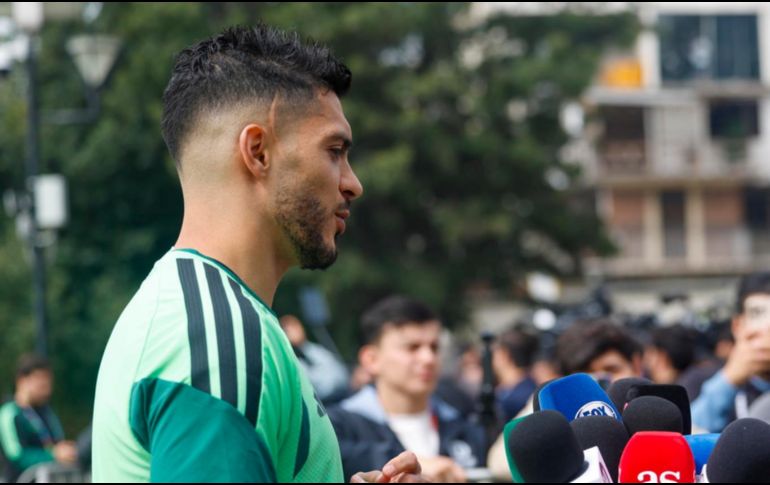 El atacante Raúl Jiménez reconoció que el partido frente a Inglaterra representa uno de los compromisos más importantes en la historia reciente del futbol mexicano por lo que está en juego. EFE / S. Gutiérrez