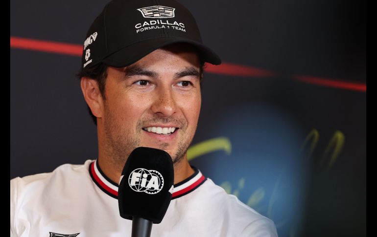 Cadillac presentó el diseño que llevará Checo Pérez durante la actividad en Silverstone. EFE/ A. SZILAGYI.