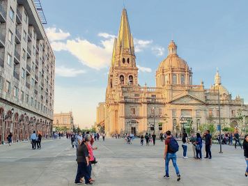 Guadalajara: Caminar entre cantera, tezontle y memoria