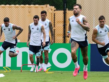 Entrenamiento de Argentina. La Albiceleste busca seguir su camino hacia el bicampeonato mundial, hazaña que sólo ha conseguido Brasil, en 1958 y 1962. EFE/R. Wittek