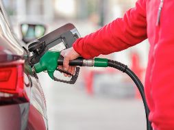 La nueva Clara Fleet Card incluye el Complemento de Hidrocarburos, un requisito técnico indispensable establecido por las autoridades para que los consumos de gasolina sean legalmente deducibles ante el fisco mexicano. Unsplash