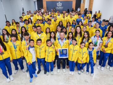 Pablo Lemus reconoció a la delegación campeona de la Olimpiada Nacional CONADE 2026 y anunció el aumento de incentivos para atletas y entrenadores. CORTESÍA.