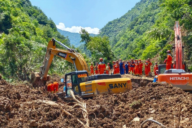La masa de tierra desprendida formó una pendiente de entre 70 y 80 metros de longitud. XINHUA/AP