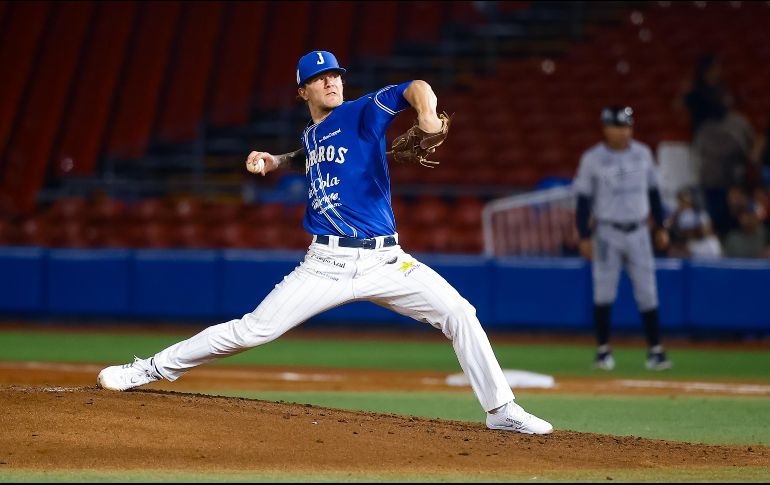 La derrota fue a los números de Zach Plesac, abridor que lanzó por cuatro entradas y dos tercios, en las que permitió ocho imparables y cinco carreras. CORTESÍA/Charros de Jalisco