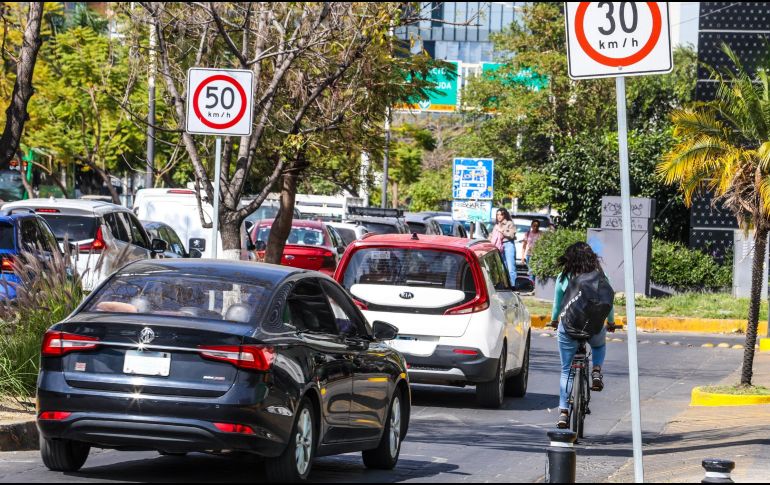 Las autoridades de Guadalajara han establecido límites de velocidad muy específicos: estos parámetros se encuentran cuidadosamente adaptados a cada tipo de vialidad, al tipo de vehículo y a las zonas especiales dentro del municipio. EL INFORMADOR / ARCHIVO