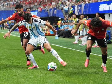 Uno de los principales reclamos es el gol anulado a Egipto al inicio del segundo tiempo por una supuesta falta previa en la jugada. EFE / A. Boal