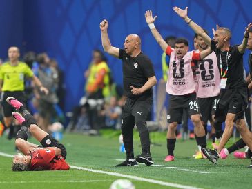 El entrenador de la selección de Egipto Hossam Hassan, durante el partido de octavos de final del Mundial 2026 entre Argentina y Egipto, este martes en el Atlanta Stadium. EFE / Alberto Boal