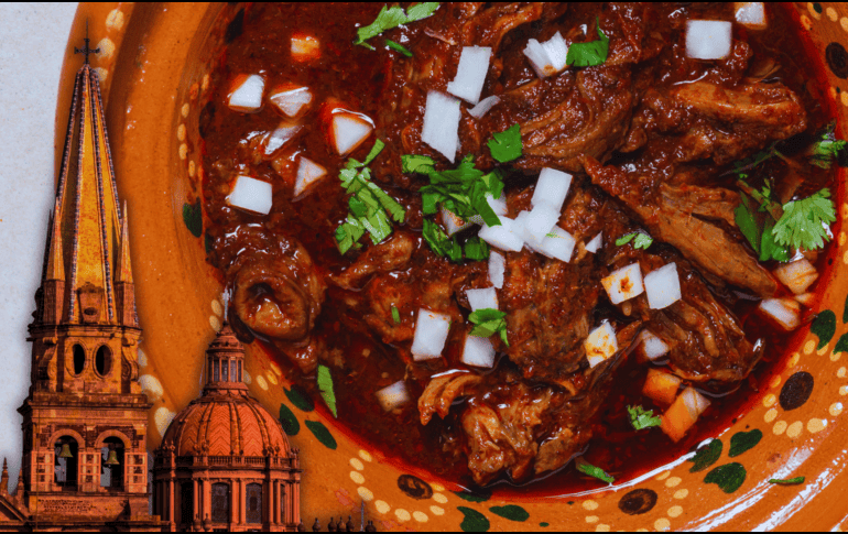 La birria tatemada de chivo es un clásico indiscutible que se sirve en el histórico barrio de Las 9 Esquinas. ESPECIAL / CANVA