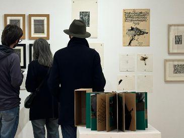 La subasta también incluyó una gráfica con elementos de collage de la artista argentina Liliana Porter y un múltiple del venezolano Jesús Rafael Soto. EFE/ARCHIVO