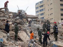 El servicio satelital de Starlink fortalece las comunicaciones de emergencia mientras miles de personas permanecen incomunicadas. EFE/ R. Peña
