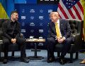 El presidente de EU, Donald Trump, conversa con su homólogo ucraniano, Volodímir Zelenski, durante el encuentro que ambos mantuvieron en Ankara. EFE/PRESIDENTIAL PRESS SERVICE