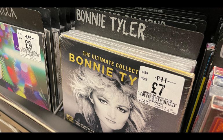 Vista de la venta de los discos de Bonnie Tyler en una tienda este jueves de Londres. EFE/L. Campello