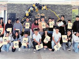 Niños y jóvenes que concluyeron una etapa clave en su formación académica. ESPECIAL