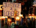 Velas encendidas durante una vigila en honor de Lorenzo Salgado Araujo, un mexicano abatido a tiros el día anterior por un agente de inmigración, el miércoles 8 de julio de 2026, en Houston. AP/M. Felix