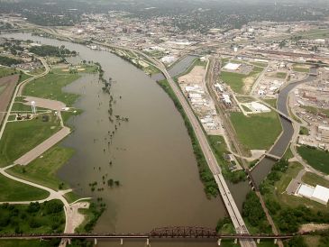Las cuadrillas de emergencia realizaron más de 90 rescates acuáticos en campamentos y autopistas debido a las fuertes lluvias en Missouri. AP/ARCHIVO