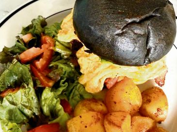 Disfruta de un desayuno muy peculiar y delicioso en Black Soul. ESPECIAL