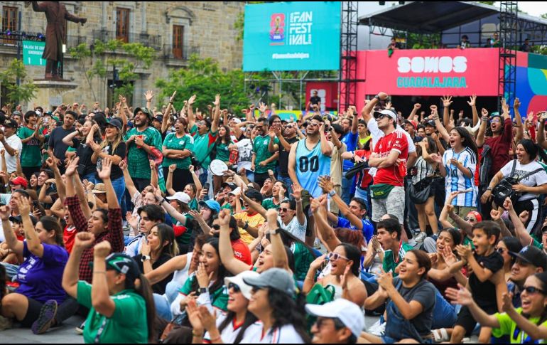 La afición noruega dominó el Fan Fest de Guadalajara, pero Inglaterra se quedó con la victoria y el festejo final. EL INFORMADOR/ J. ACOSTA.