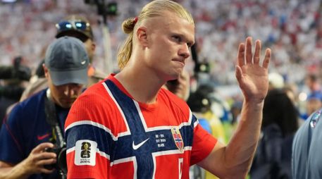 Haaland se despidió del Mundial entre aplausos tras marcar siete goles con Noruega. EFE/ A. BOAL.