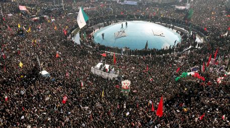 Imagen de archivo de la vista general de los miles de personas que acudieron al funeral del comandante de la Fuerza Quds de la Guardia Revolucionaria, el general Qasem Soleimaní, en Teherán en 2020. EFE/ ARCHIVO