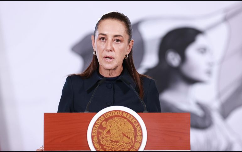 En Palacio Nacional, Sheinbaum fue cuestionada sobre la posible exoneración del Ejército Mexicano por parte de la CNDH. EFE / M. GUZMÁN