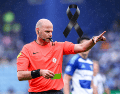 Rob Dieperink, de 38 años, consolidó una destacada carrera en el arbitraje europeo. Debutó en la Eredivisie a finales de 2017 y acumuló un total de 284 partidos dirigidos en el fútbol profesional. ESPECIAL