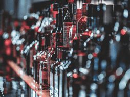 La Cofepris informó sobre la falsificación y adulteración un tequila. CANVA