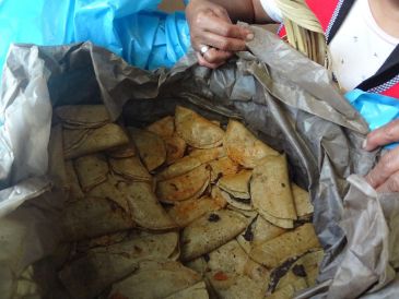 La relevancia de los tacos de canasta ha trascendido las calles para posicionarse en los rankings gastronómicos más prestigiosos, siendo catalogados como una de las comidas callejeras más populares y mejor valoradas del mundo. NOTIMEX/ARCHIVO