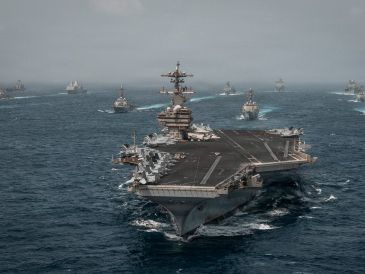 Fotografía difundida por el Comando Central del Ejército de Estados Unidos (Centcom) de buques de guerra de la Armada de EU desplegados en Medio Oriente. EFE/Cetcom