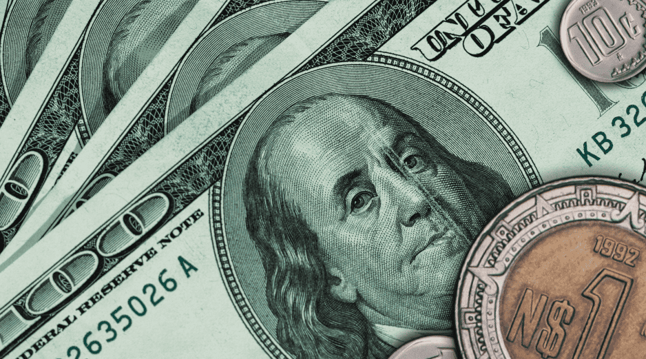 Considera que la cotización del dólar frente al peso mexicano fluctúa a lo largo del día debido a los factores de oferta-demanda. ESPECIAL/Canva