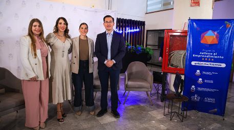 De izquierda a derecha: Denisse Reynoso Barragán, Fanny Guadalupe Valdivia Márquez, Cindy Blanco Ochoa y Néstor Eduardo Jarcia Romero durante la conferencia de prensa sobre convocatoria del Premio Jalisco al Emprendimiento. EL INFORMADOR/J. Acosta