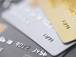 Una tarjeta de débito puede convertirse en una aliada para administrar el dinero de manera más eficiente. CANVA