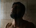 Muchas personas deciden bañarse con agua caliente todos los días. UNSPLASH / V. FURTUNA