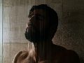 Muchas personas deciden bañarse con agua caliente todos los días. UNSPLASH / V. FURTUNA