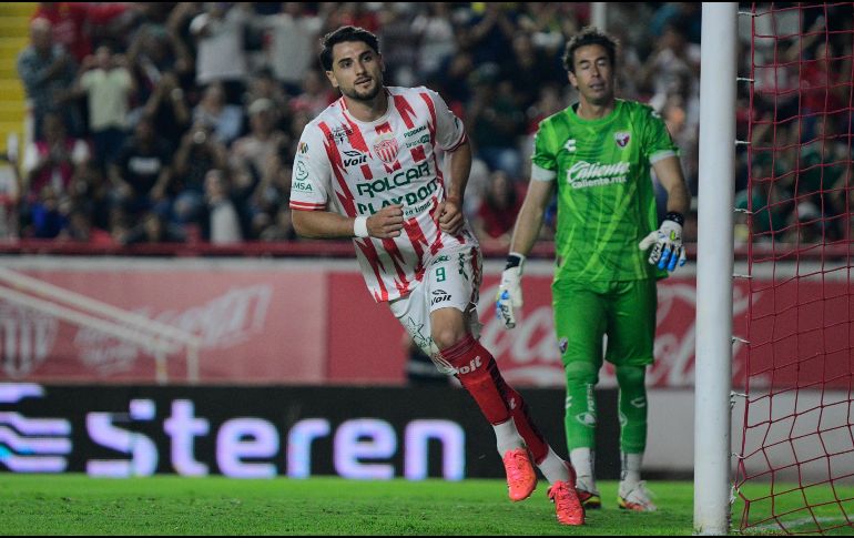 El auténtico “padre de los clásicos” redactó una nueva e ilustre página en el césped del Estadio Victoria. Imago7.