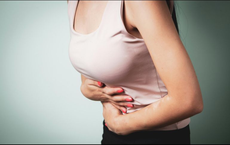 Este parásito provoca evacuaciones acuosas repentinas, acompañadas de fuertes calambres abdominales, náuseas, pérdida de apetito y una fatiga extrema. Unsplash
