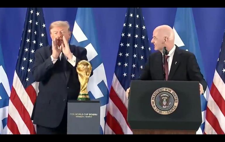 Trump estuvo acompañado por Gianni Infantino, presidente de la FIFA, que se deshizo en elogios con el político. EFE/@RapidResponse47