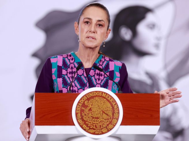 La mandataria informó que fue invitada por su símil Donald Trump. EFE