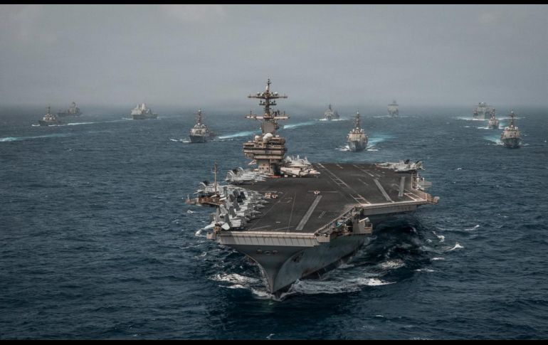 Fotografía difundida por el Centcom de buques de guerra de la Armada de EU desplegados en Medio Oriente. EFE/Cetcom