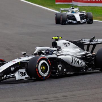 Sergio Pérez explicó que una falla en el despliegue de energía de su Cadillac condicionó su clasificación para el Gran Premio de Bélgica de F1. EFE / O. Matthys