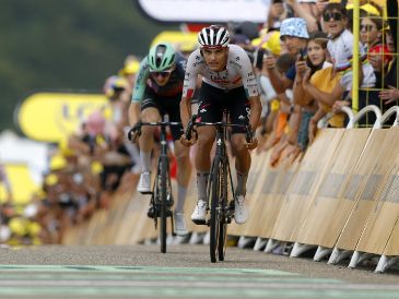 Isaac del Toro tuvo una destacada actuación en la etapa de montaña del Tour de Francia y ahora buscará mantener su posición entre los mejores de la clasificación general. EFE/G. Horcajuelo