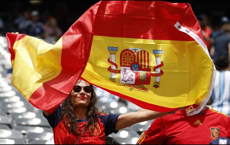 Aficionados de España apoyan a su selección en busca de conquistar su segundo título de la Copa del Mundo. EFE / S. Thew