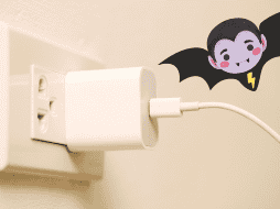 El consumo de energía de aparatos conectados sin usar es conocido técnicamente en el mundo de la eficiencia energética como consumo fantasma o vampiro eléctrico. ESPECIAL / CANVA