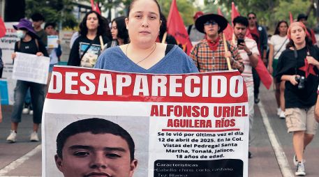 Familias de personas desaparecidas exigen investigaciones oportunas y acciones para frenar el reclutamiento de adolescentes por grupos criminales. AFP