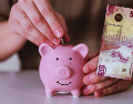 Muy pocos mexicanos logran hacer este reintegro debido a las presiones económicas. Por ello, la prevención y la educación financiera siguen siendo la mejor defensa. ESPECIAL / CANVA
