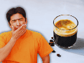 Alternar cada taza con un vaso de agua y evitar los azúcares añadidos es la mejor estrategia para prevenir este paradójico cansancio. ESPECIAL / CANVA