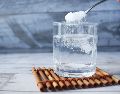 Aprende a preparar un suero oral casero con ingredientes básicos. Una solución efectiva recomendada por expertos para combatir la deshidratación de forma rápida y segura en cualquier momento. Pexels